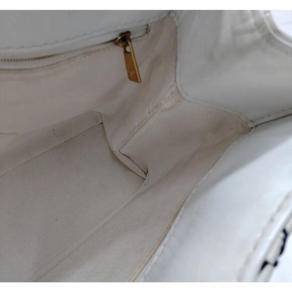 1861 Chanel White & Navy Blue Diamond Stitch Shoulder Tote - Picture 13 of 16